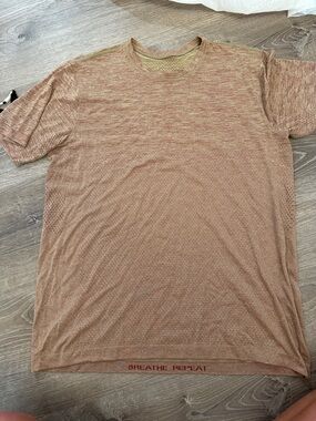 Lululemon Men's Performance Breathable Short Sleeve Crew T-Shirt - Tan Heather